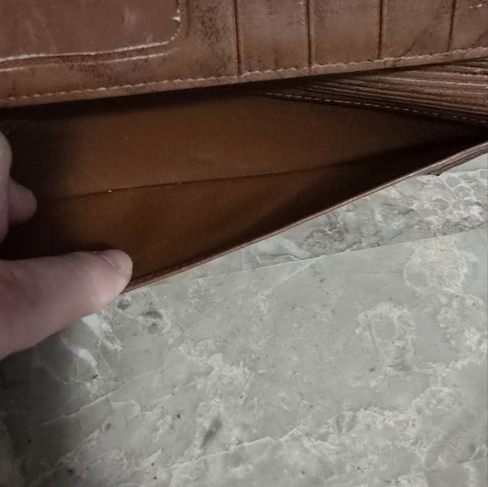 Buxton Top Grain Cowhide Leather Flower Embossed Kisslock Wallet - Picture 9 of 15